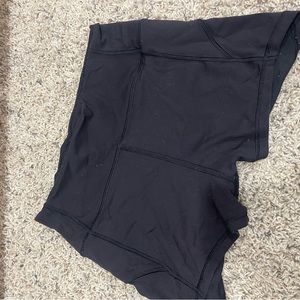 black lululemon shorts